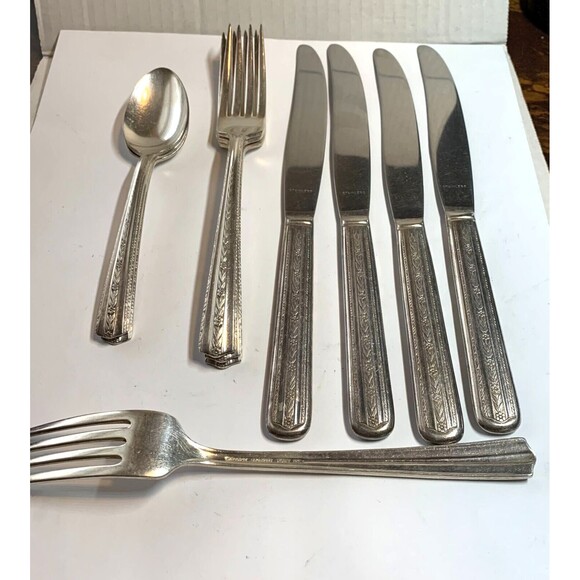 Vintage Set of 11 Pieces Wallace Brothers Roseanne Silver Plate AA Flatware - Picture 2 of 5